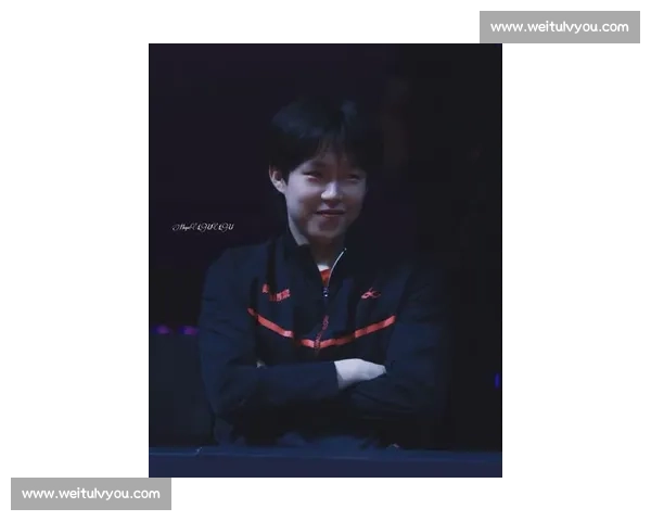 国乒首秀夜：王楚钦表情包刷屏，硬核表现藏温情